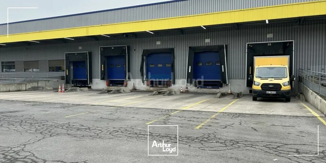 ENTREPOT - ATELIER à VENDRE de 6865 m²