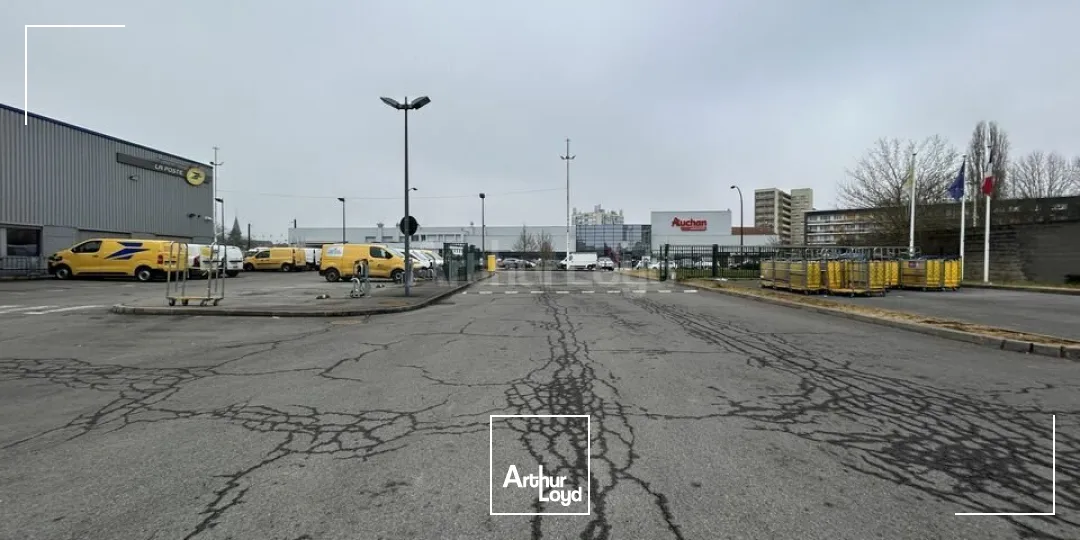 ENTREPOT - ATELIER à VENDRE de 6865 m²