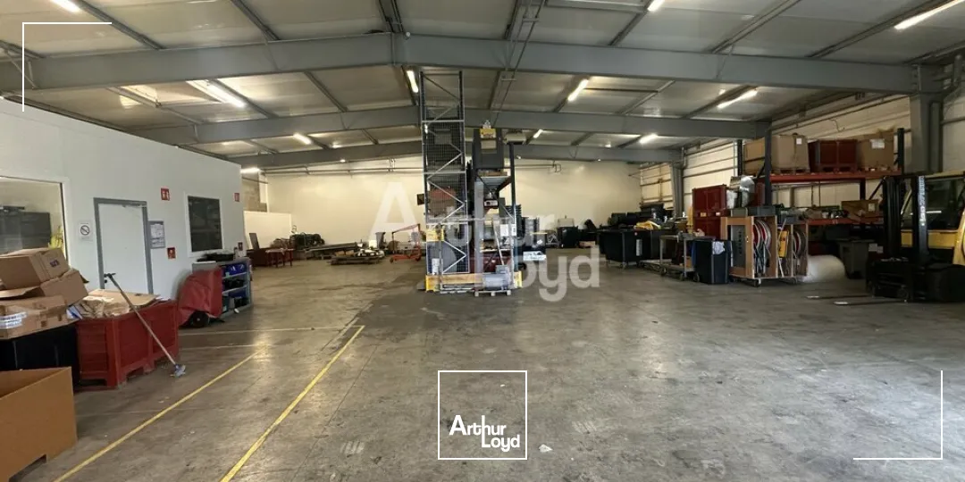 ST JEAN SUR VILAINE - LOCAL D'ACTIVITE A LOUER - 755 M²