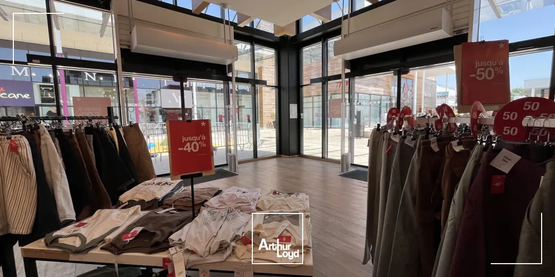 A LOUER - LOCAL COMMERCIAL - SAINT-MAXIMIN - 347 M2