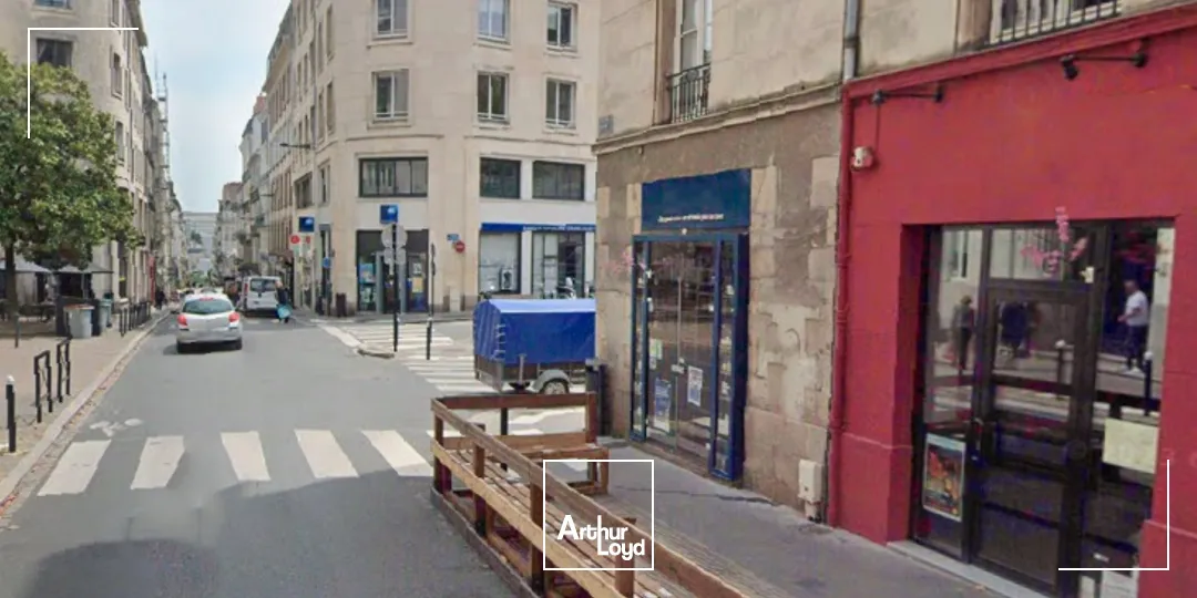 Local centre ville de nantes belle surface 