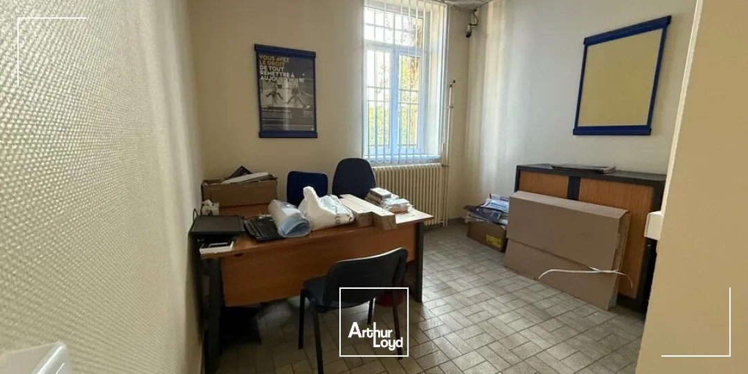 LOCAL COMMERCIAL à LOUER de 85.99 m²