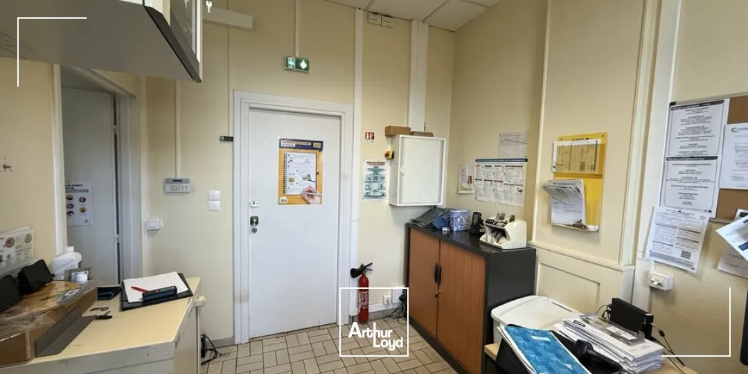 LOCAL COMMERCIAL à LOUER de 85.99 m²