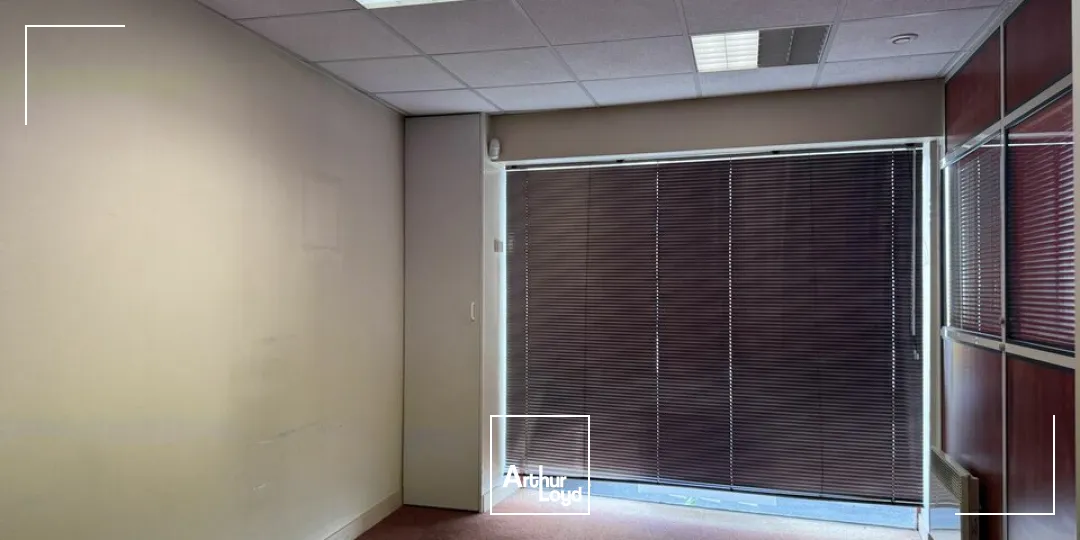 TOURS MIRABEAU LOCAL COMMERCIAL A VENDRE 90 M² - BELLE VISIBILITE