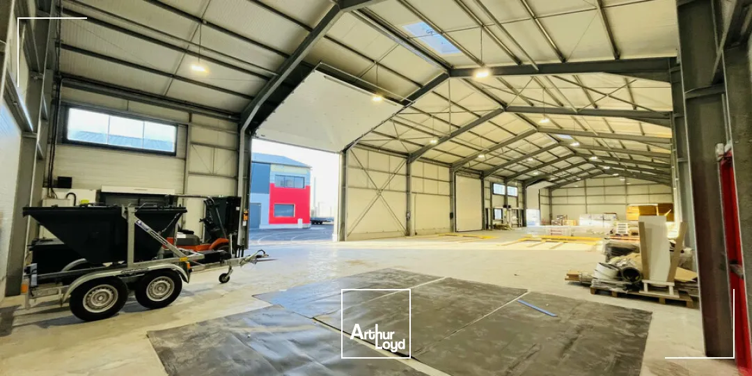 A LOUER - ZA ST JEAN DE LA NEUVILLE - ENSEMBLE IMMOBILIER NEUF 1 000 m2 SUR ZONE EN DÉVELOPPEMENT CROISSANT