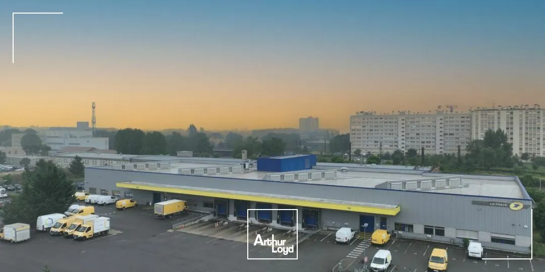 ENTREPOT - ATELIER à VENDRE de 6865 m²