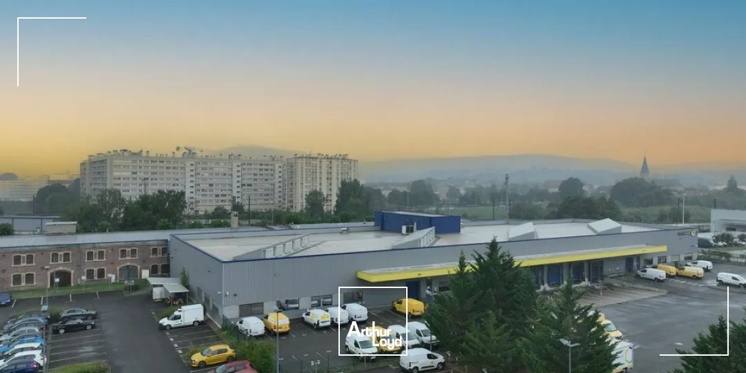 ENTREPOT - ATELIER à VENDRE de 6865 m²