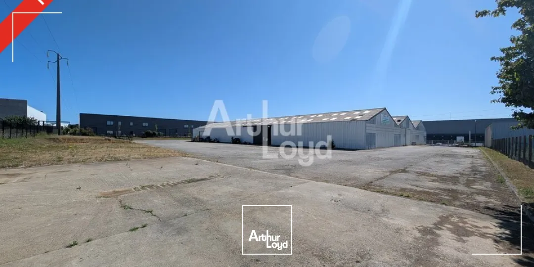 OPPORTUNITE LE RHEU - ENTREPOT A VENDRE - 3200 M²