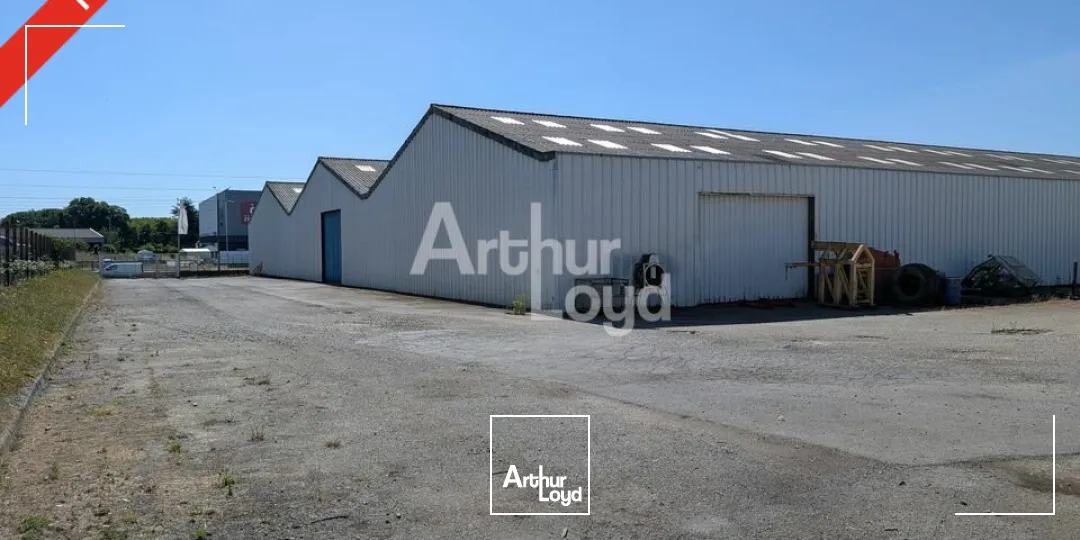 OPPORTUNITE LE RHEU - ENTREPOT A VENDRE - 3200 M²