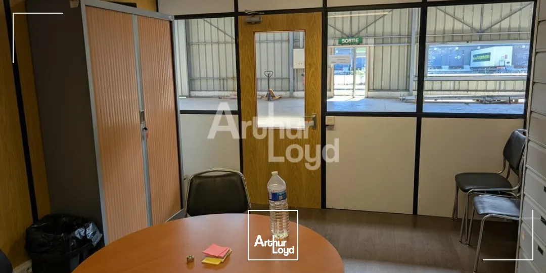 OPPORTUNITE LE RHEU - ENTREPOT A VENDRE - 3200 M²