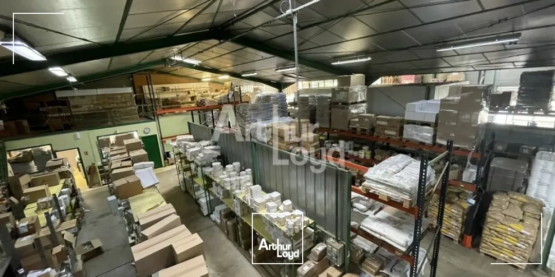 SAUMUR LOCAL D'ACTIVITÉ 930 M² A VENDRE