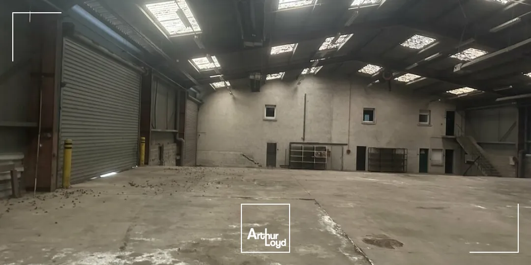 A VENDRE - LOCAL D'ACTIVITE - MEHUN SUR YEVRE