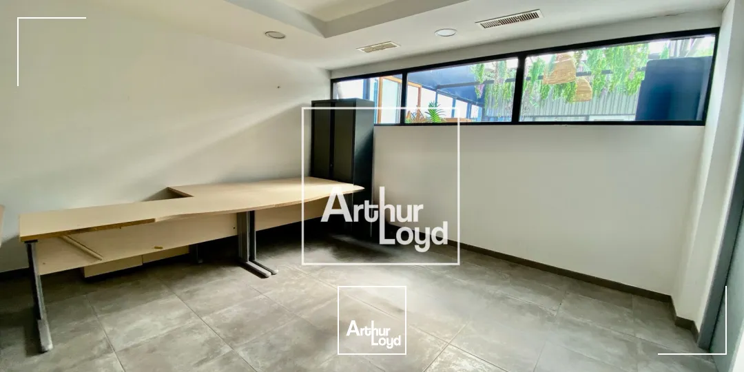 Locaux d'activité à louer - 405 m2 avec bureaux et accès poids lourds - St Jean de Védas