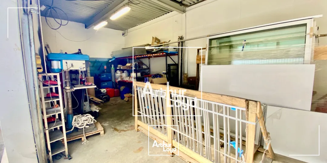 Locaux d'activité à louer - 405 m2 avec bureaux et accès poids lourds - St Jean de Védas