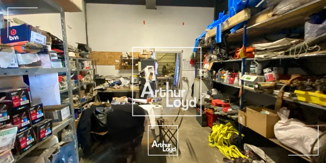 Locaux d'activité à louer - 405 m2 avec bureaux et accès poids lourds - St Jean de Védas