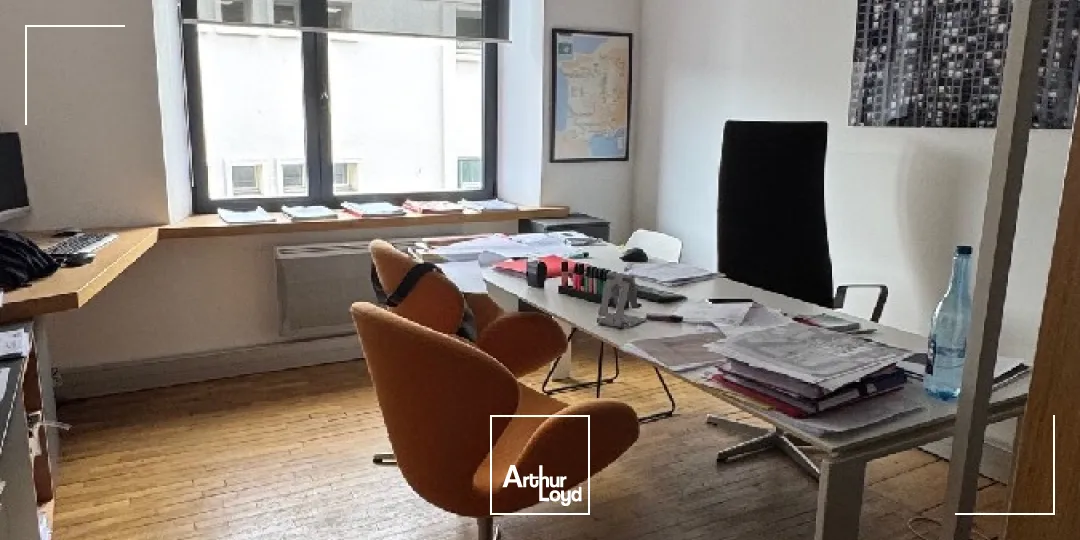 BUREAUX DE 107 M² AU PORT DE COMMERCE DE BRET - ESPACE FONCTIONNEL ET MODULABLE