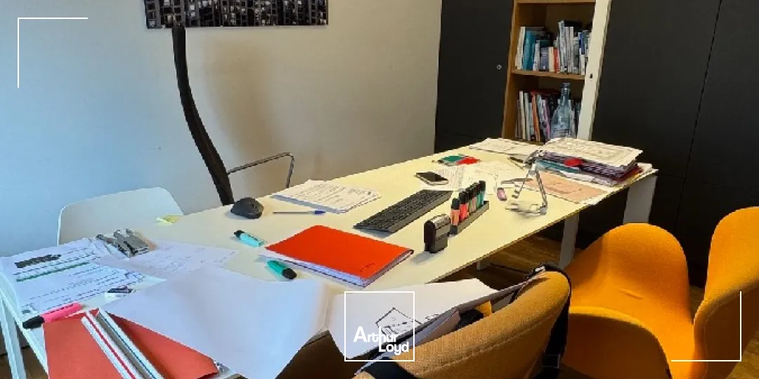 BUREAUX DE 107 M² AU PORT DE COMMERCE DE BRET - ESPACE FONCTIONNEL ET MODULABLE