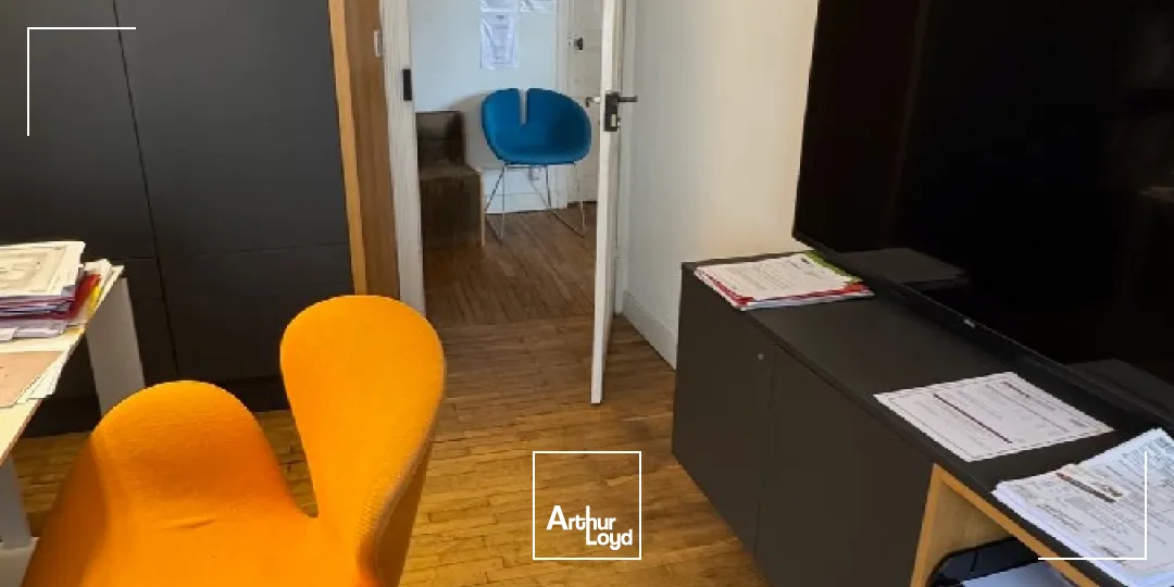 BUREAUX DE 107 M² AU PORT DE COMMERCE DE BRET - ESPACE FONCTIONNEL ET MODULABLE