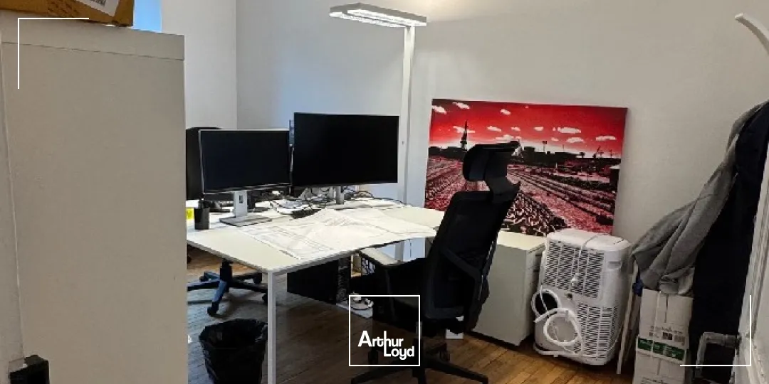 BUREAUX DE 107 M² AU PORT DE COMMERCE DE BRET - ESPACE FONCTIONNEL ET MODULABLE