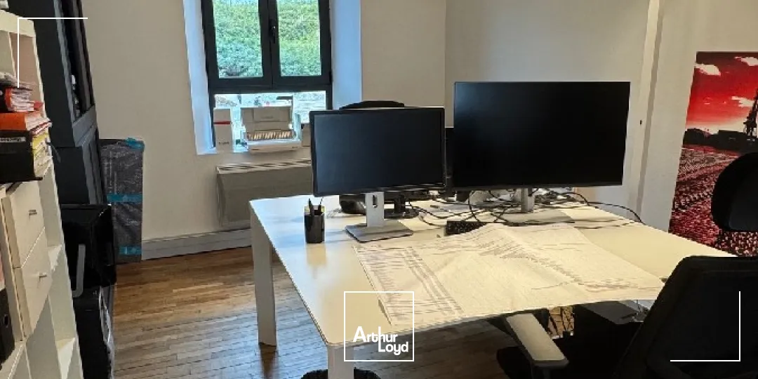 BUREAUX DE 107 M² AU PORT DE COMMERCE DE BRET - ESPACE FONCTIONNEL ET MODULABLE