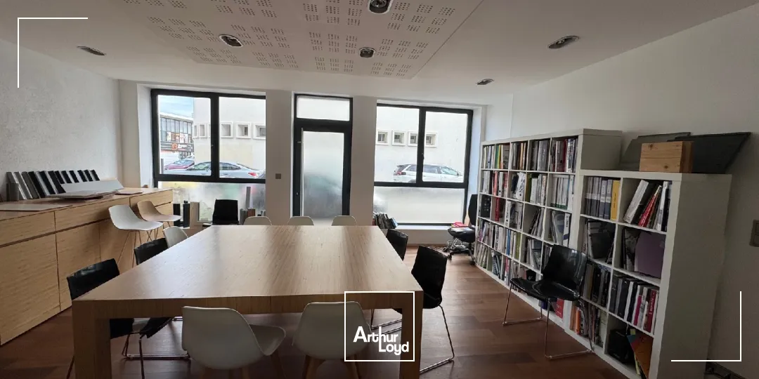 BUREAUX DE 107 M² AU PORT DE COMMERCE DE BRET - ESPACE FONCTIONNEL ET MODULABLE