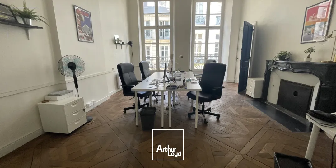 BUREAUX A LOUER -140 M²- PROCHE PLACE ROYALE NANTES
