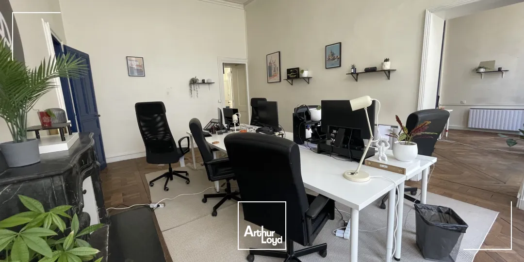 BUREAUX A LOUER -140 M²- PROCHE PLACE ROYALE NANTES