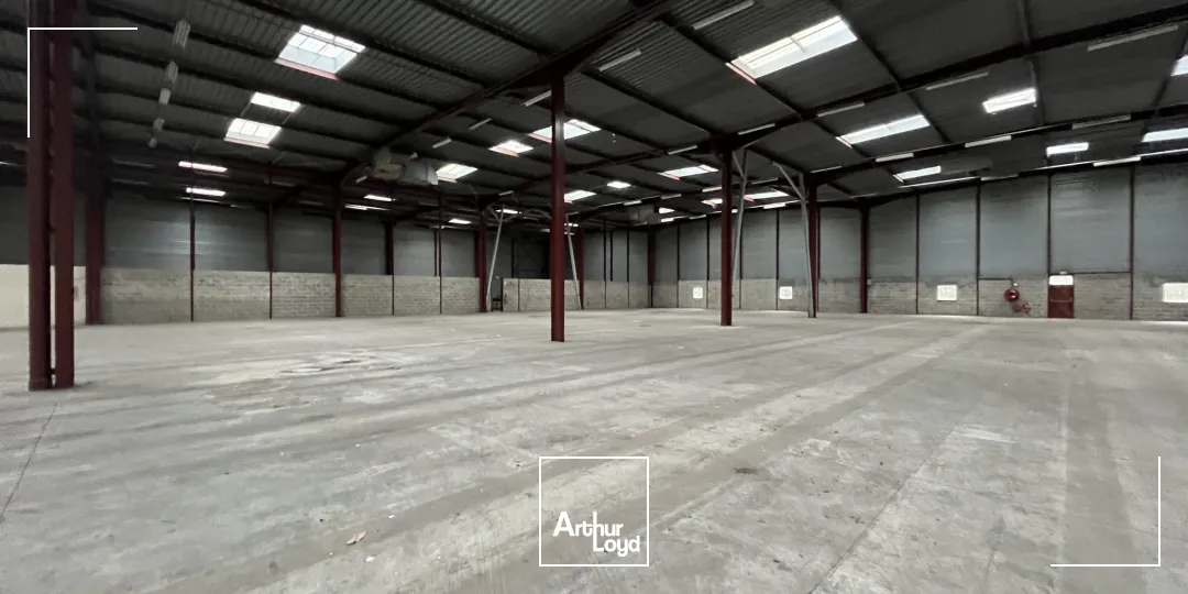 Entrepôt 2 700 m2 - À louer - Orléans Sud