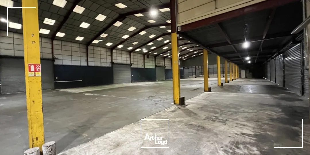 Bâtiment typé transport / messagerie à louer - 2 700 m2 - Nord/Est Métropole - Fleury les Aubrais