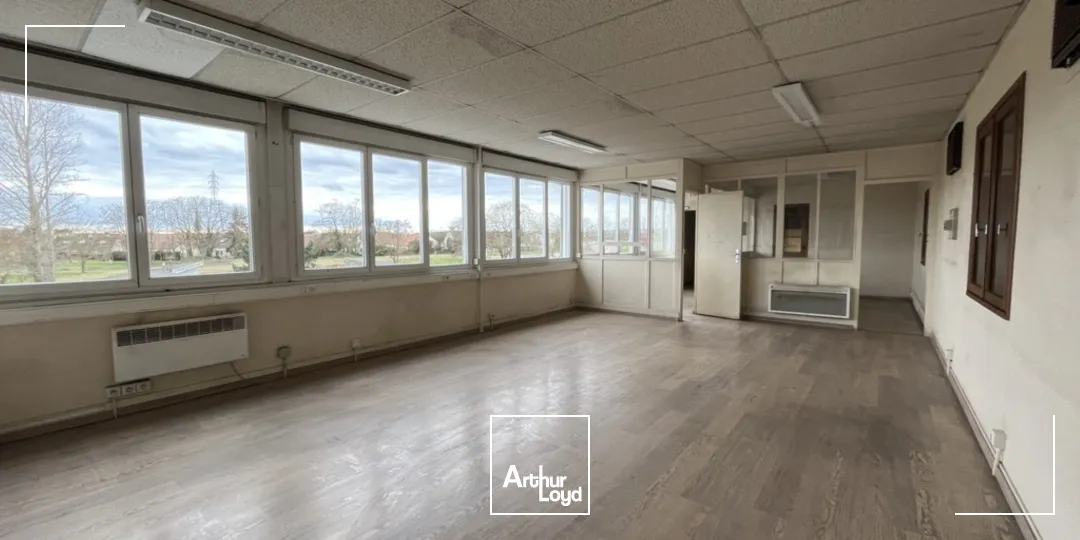 Bâtiment typé transport / messagerie à louer - 2 700 m2 - Nord/Est Métropole - Fleury les Aubrais