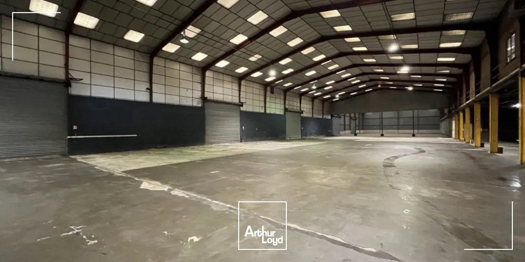 Bâtiment typé transport / messagerie à louer - 2 700 m2 - Nord/Est Métropole - Fleury les Aubrais