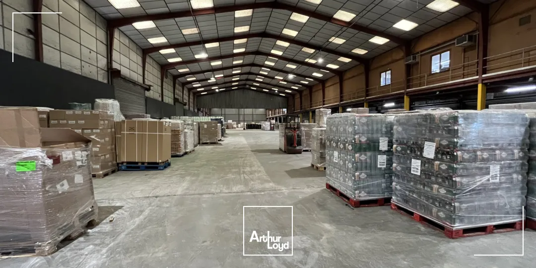 Bâtiment typé transport / messagerie à louer - 2 700 m2 - Nord/Est Métropole - Fleury les Aubrais