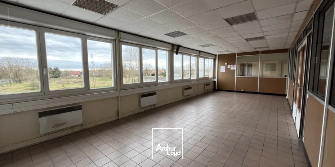 Bâtiment typé transport / messagerie à louer - 2 700 m2 - Nord/Est Métropole - Fleury les Aubrais