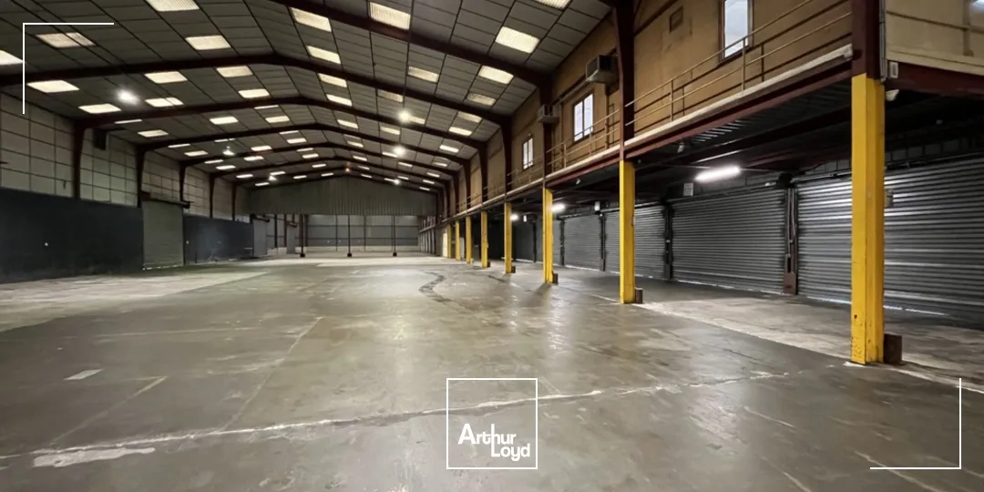 Bâtiment typé transport / messagerie à louer - 2 700 m2 - Nord/Est Métropole - Fleury les Aubrais