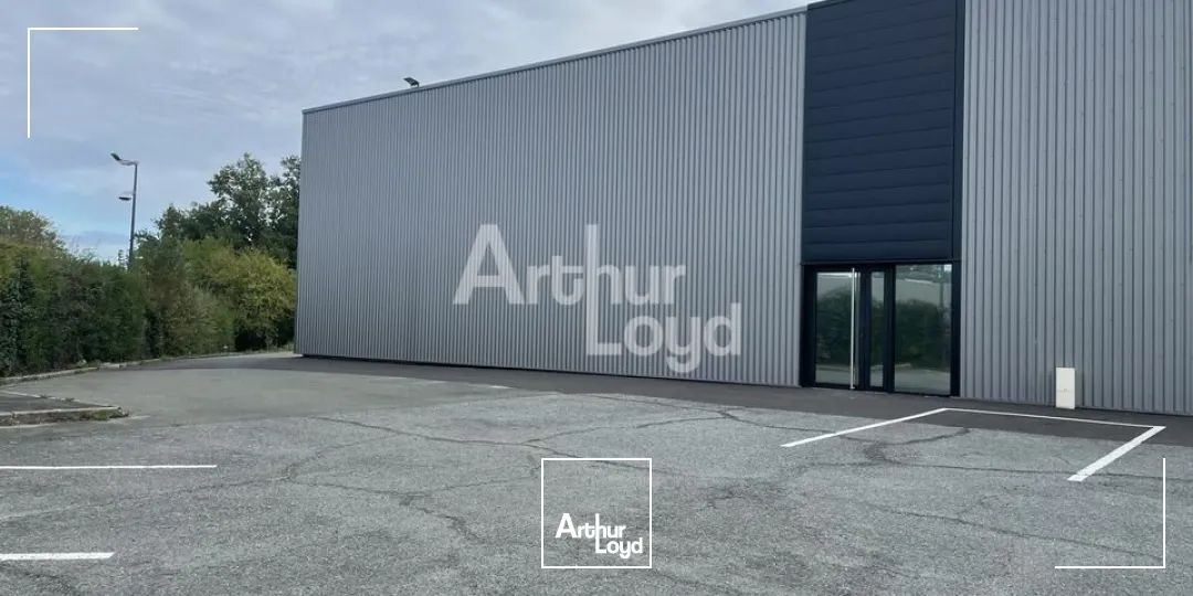 BEAUCOUZE LOCAL D'ACTIVITÉ A LOUER 183 m²