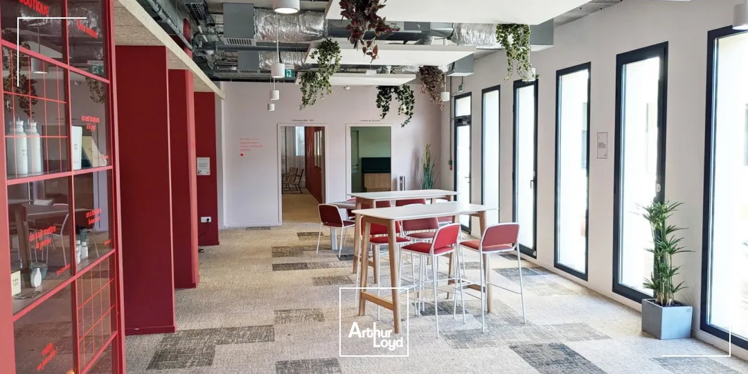 BUREAUX AVEC NOMBREUX SERVICES AU SEIN D'UN CENTRE D'AFFAIRE