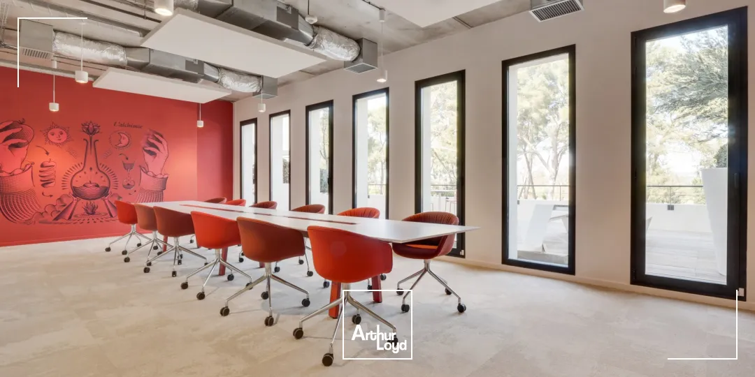 BUREAUX AVEC NOMBREUX SERVICES AU SEIN D'UN CENTRE D'AFFAIRE