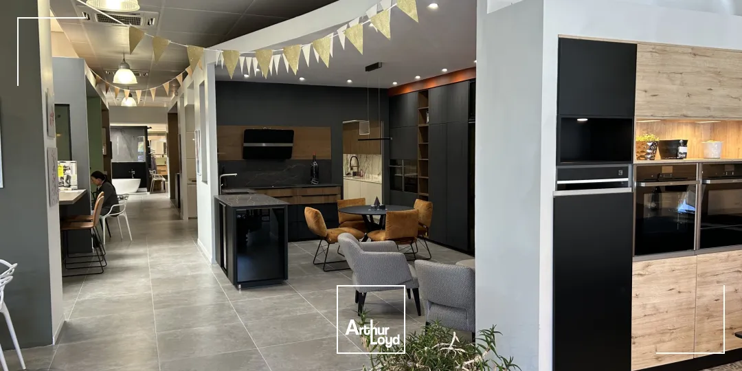 Local commercial à louer Douai - 510 m² rénovés avec vitrine et mezzanine - Emplacement Premium proche gare