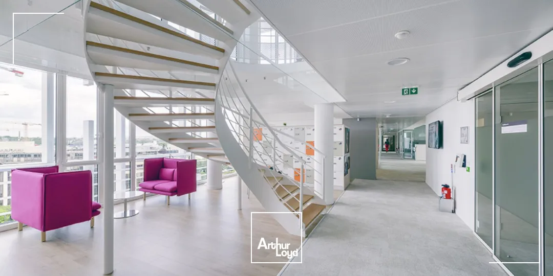 Mozaïk, bureaux lumineux et flexibles dans un immeuble de services, à Rueil sur Seine