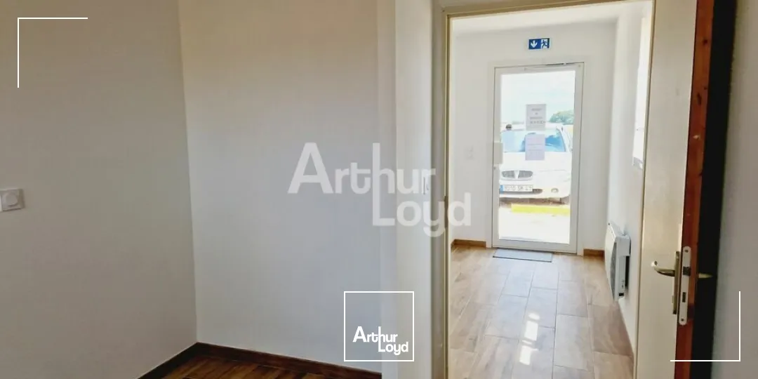 HERBAULT - LOCATION LOCAL COMMERCIAL OU BUREAU DE 22,67 M² - ZONE COMMERCIALE 