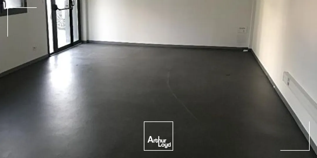 51 M² EN REZ-DE-CHAUSSÉE  EMPLACEMENT STRATÉGIQUE AVEC PARKING !