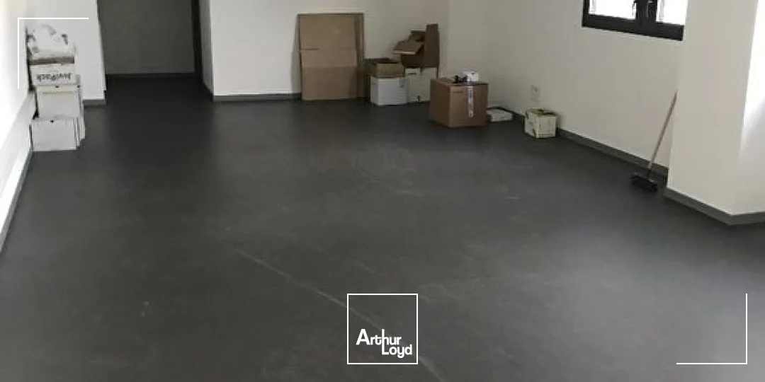 51 M² EN REZ-DE-CHAUSSÉE  EMPLACEMENT STRATÉGIQUE AVEC PARKING !