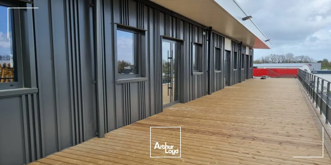 POITIERS SUD SECTEUR CENTRE COMMERCIAL AUCHAN - BUREAUX A LOUER 259M²