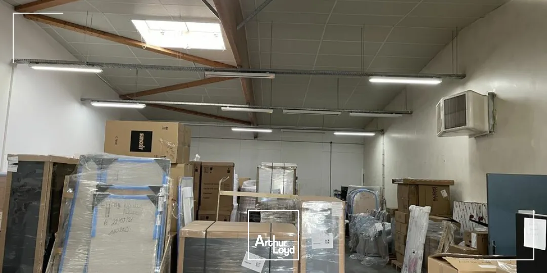 A VENDRE LOCAL DE 700M2 SECTEUR MENDES CHAURAY