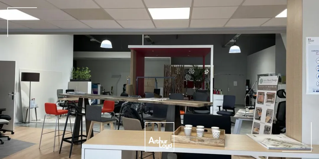 A VENDRE LOCAL DE 700M2 SECTEUR MENDES CHAURAY