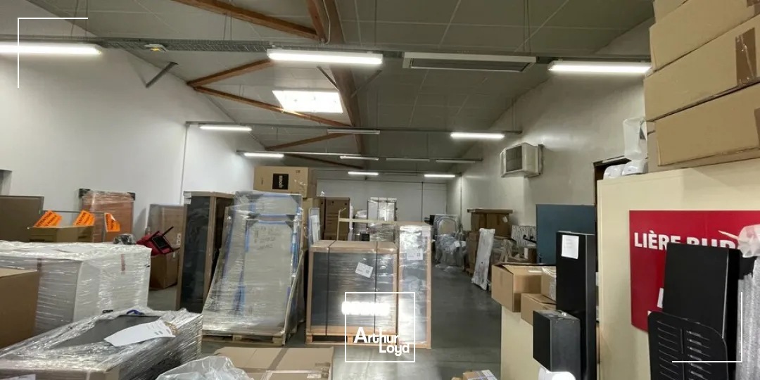 A VENDRE LOCAL DE 700M2 SECTEUR MENDES CHAURAY