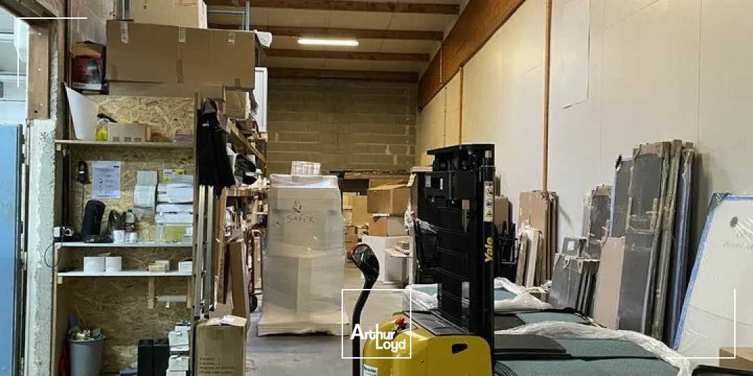 A LOUER LOCAL DE 700M2 SECTEUR MENDES CHAURAY