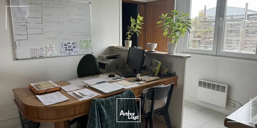 TOURS NORD ROCHECORBON PROCHE ECHANGEUR A10 - A LOUER LOCAL D'ACTIVITES 400 m²