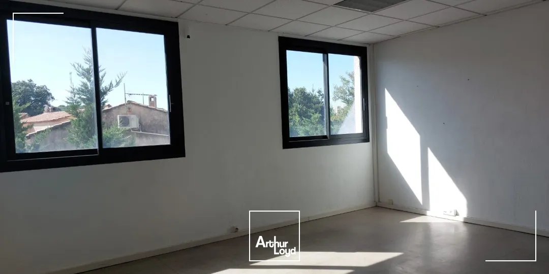 Bureaux à louer avec parking à proximité de l'Avenue 83 - La Valette du Var