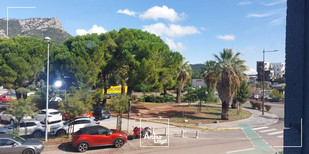 Bureaux à louer avec parking à proximité de l'Avenue 83 - La Valette du Var